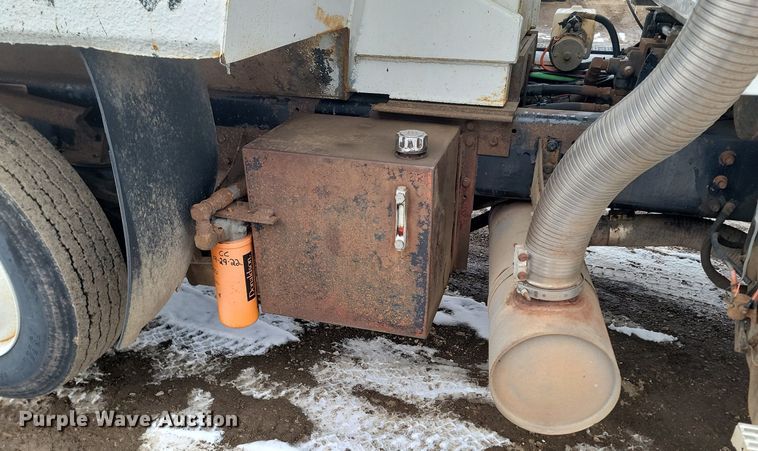 image for item LA9675 2000 Sterling LT8500 dump truck