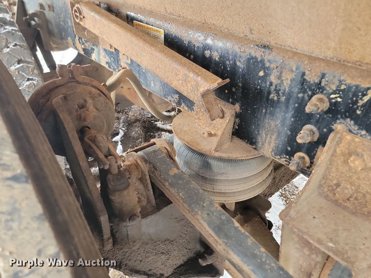 image for item LA9675 2000 Sterling LT8500 dump truck