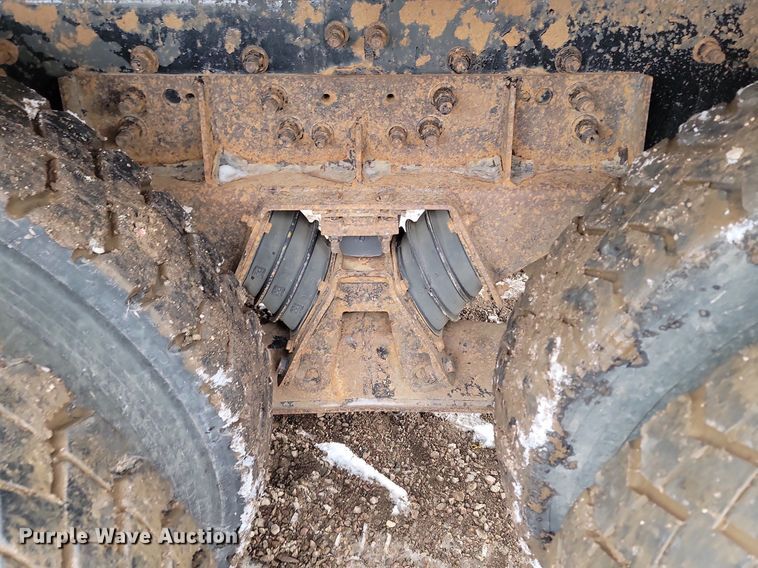 image for item LA9675 2000 Sterling LT8500 dump truck