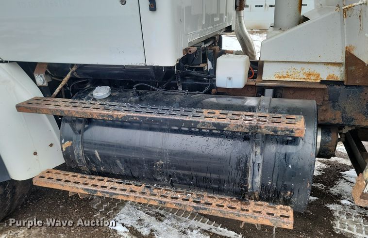 image for item LA9675 2000 Sterling LT8500 dump truck