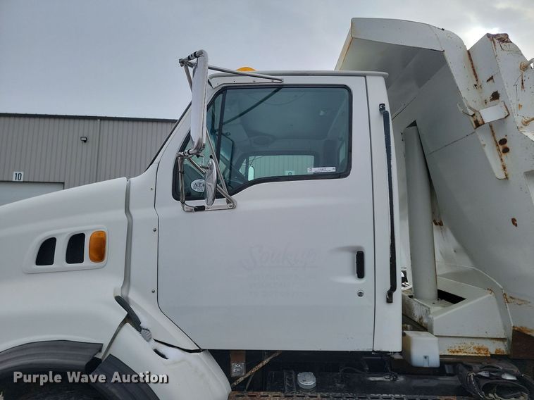 image for item LA9675 2000 Sterling LT8500 dump truck