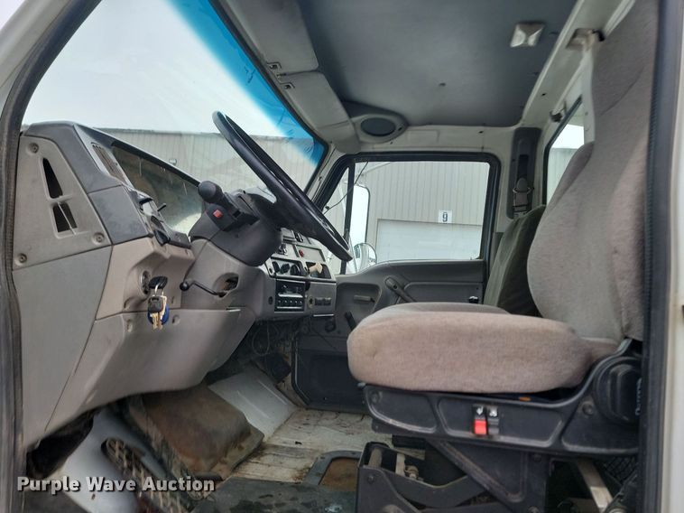 image for item LA9675 2000 Sterling LT8500 dump truck