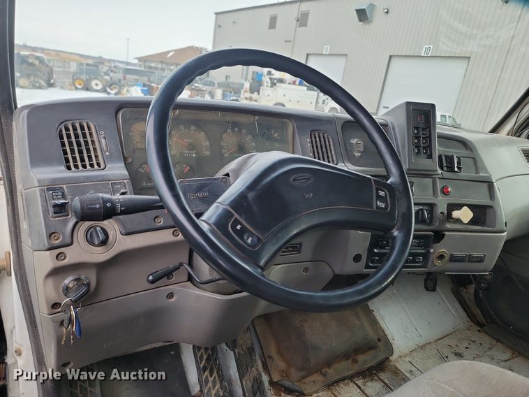 image for item LA9675 2000 Sterling LT8500 dump truck