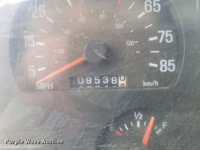 image for item LA9675 2000 Sterling LT8500 dump truck