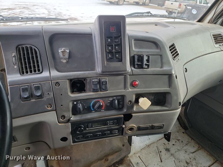 image for item LA9675 2000 Sterling LT8500 dump truck