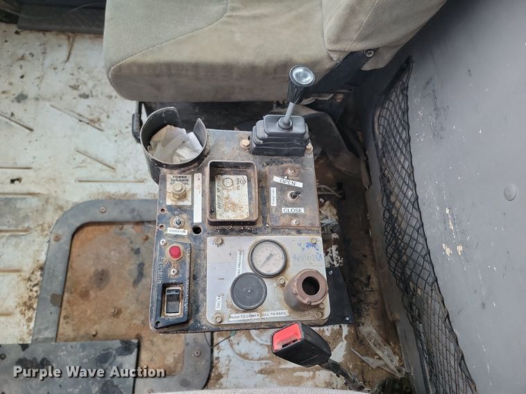 image for item LA9675 2000 Sterling LT8500 dump truck