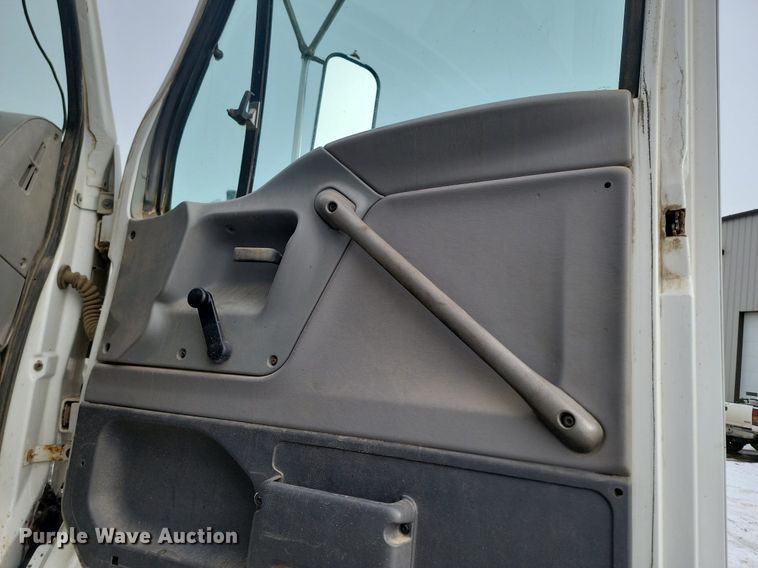 image for item LA9675 2000 Sterling LT8500 dump truck