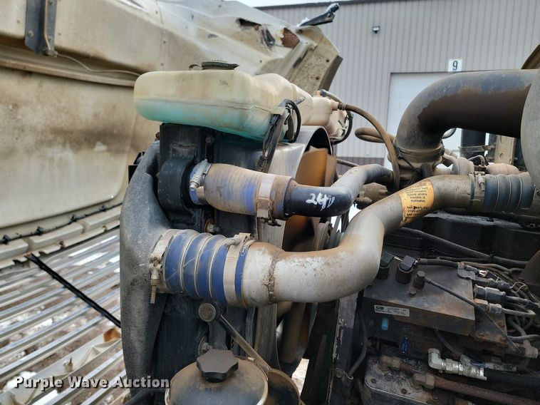 image for item LA9675 2000 Sterling LT8500 dump truck