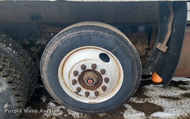 image for item LA9675 2000 Sterling LT8500 dump truck