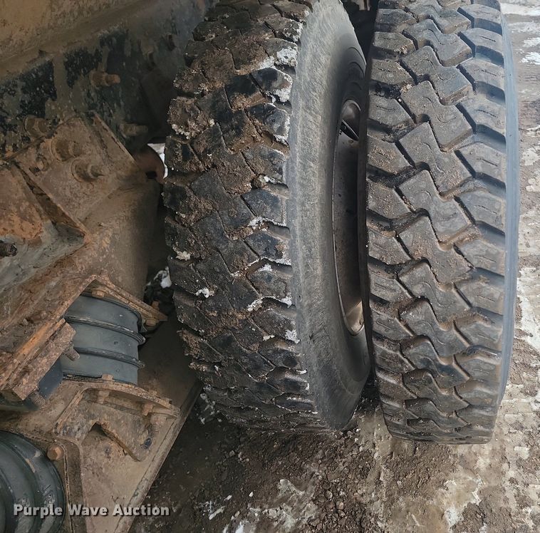 image for item LA9675 2000 Sterling LT8500 dump truck