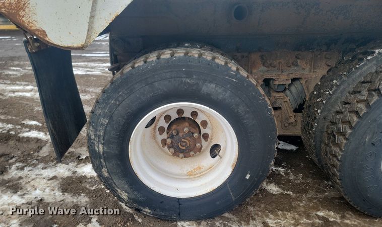 image for item LA9675 2000 Sterling LT8500 dump truck