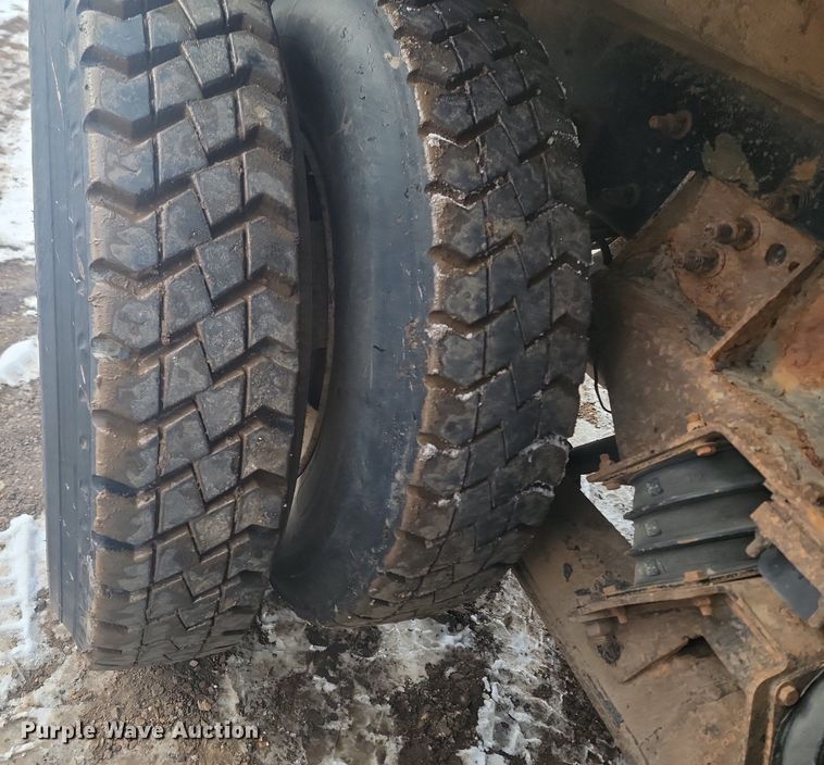 image for item LA9675 2000 Sterling LT8500 dump truck