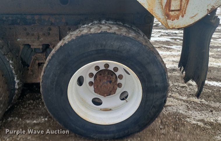 image for item LA9675 2000 Sterling LT8500 dump truck