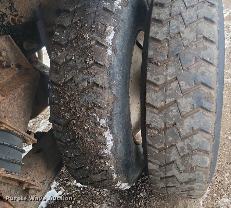 image for item LA9675 2000 Sterling LT8500 dump truck