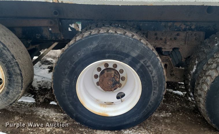 image for item LA9675 2000 Sterling LT8500 dump truck