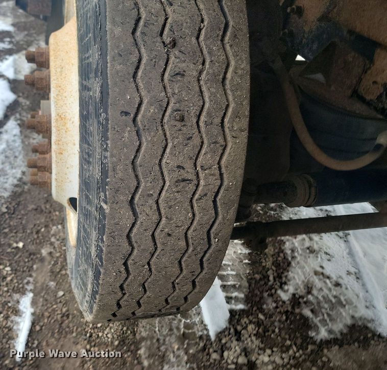 image for item LA9675 2000 Sterling LT8500 dump truck