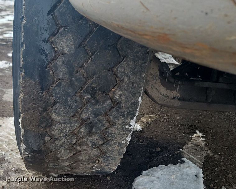 image for item LA9675 2000 Sterling LT8500 dump truck