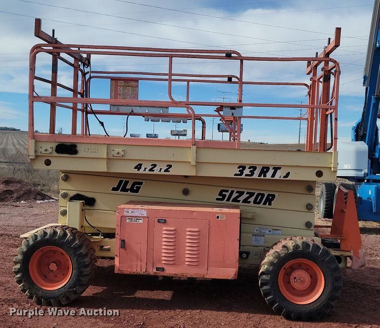 image for item LA9678 2000 JLG  33RTS scissor lift