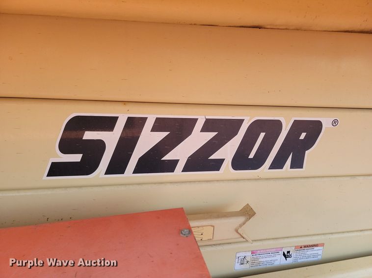 image for item LA9678 2000 JLG  33RTS scissor lift