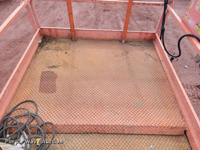 image for item LA9678 2000 JLG  33RTS scissor lift