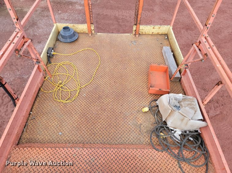 image for item LA9678 2000 JLG  33RTS scissor lift