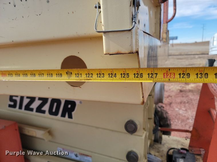 image for item LA9678 2000 JLG  33RTS scissor lift