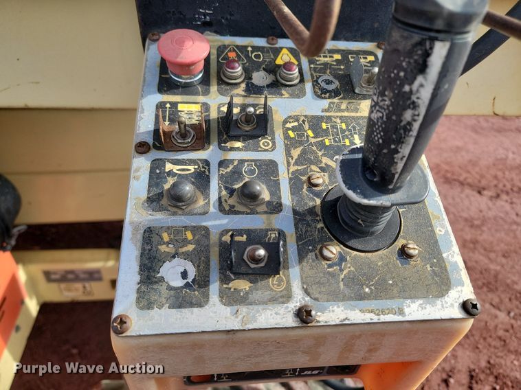 image for item LA9678 2000 JLG  33RTS scissor lift