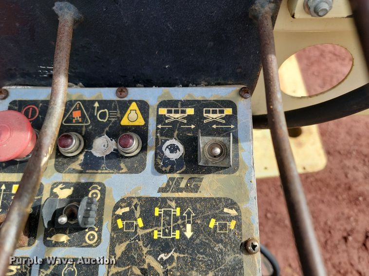 image for item LA9678 2000 JLG  33RTS scissor lift