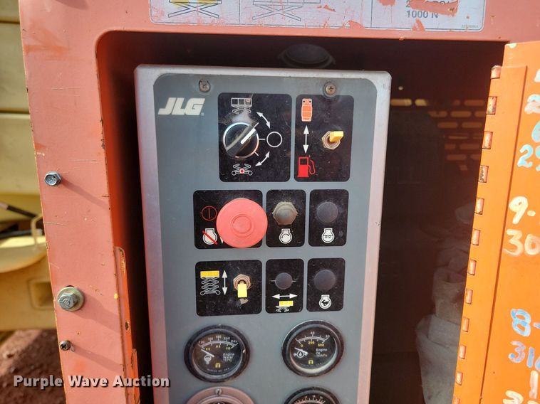 image for item LA9678 2000 JLG  33RTS scissor lift