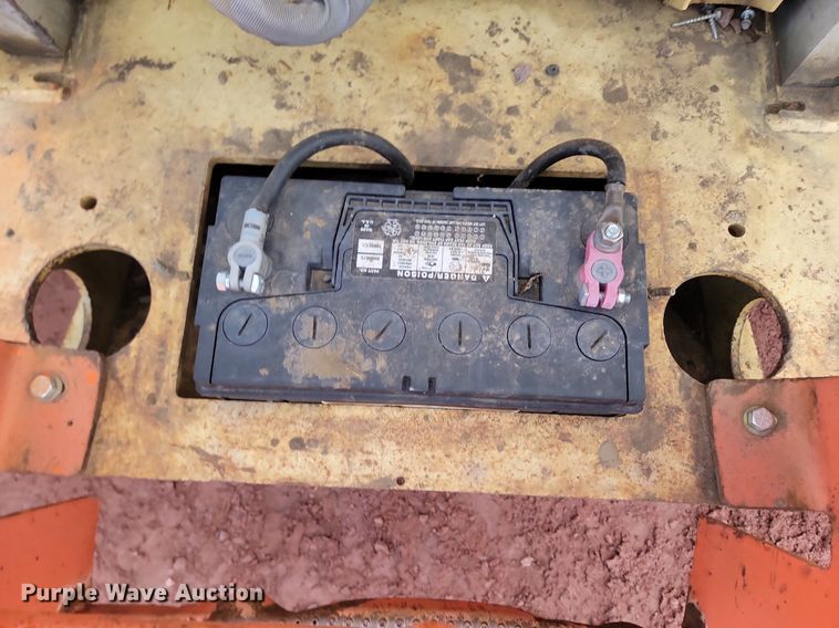 image for item LA9678 2000 JLG  33RTS scissor lift