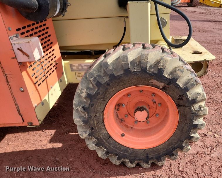 image for item LA9678 2000 JLG  33RTS scissor lift
