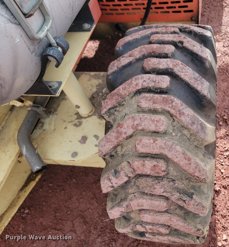 image for item LA9678 2000 JLG  33RTS scissor lift