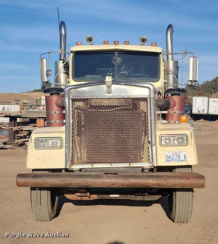 image for item LA9698 1988 Kenworth  W900 dump truck