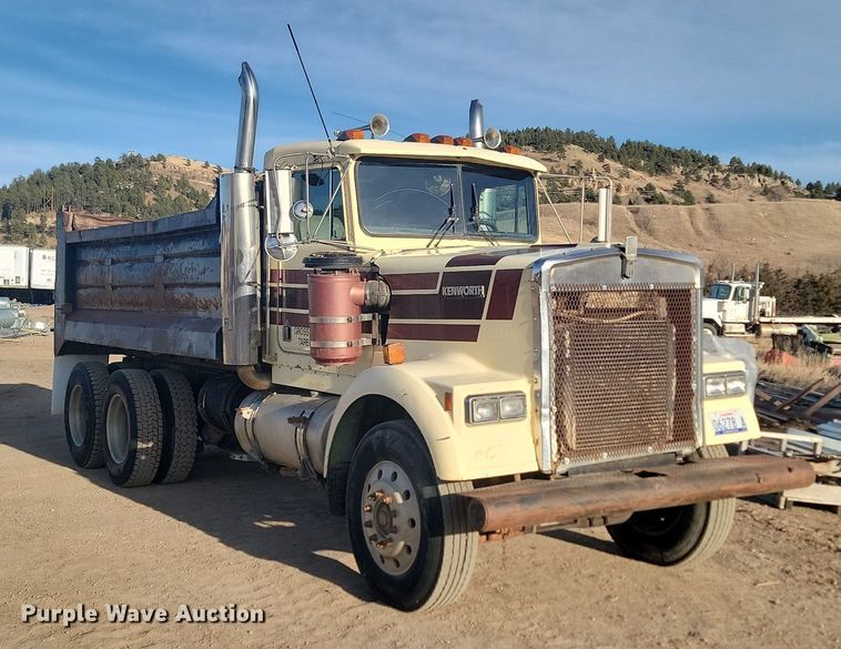image for item LA9698 1988 Kenworth  W900 dump truck