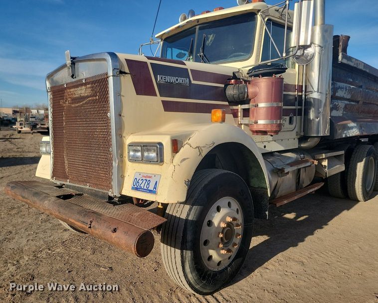 image for item LA9698 1988 Kenworth  W900 dump truck
