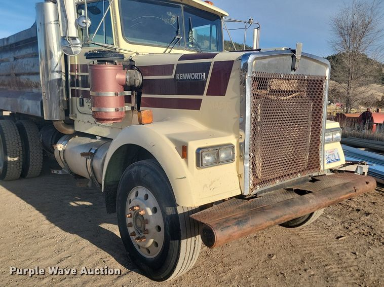image for item LA9698 1988 Kenworth  W900 dump truck