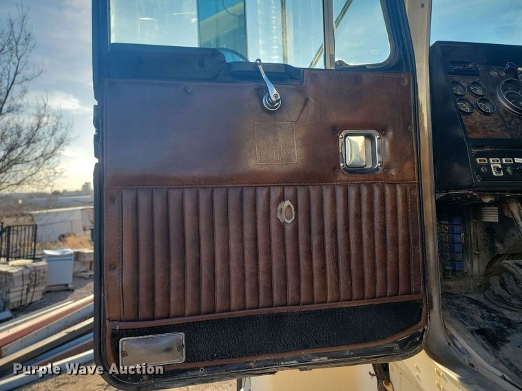 image for item LA9698 1988 Kenworth  W900 dump truck