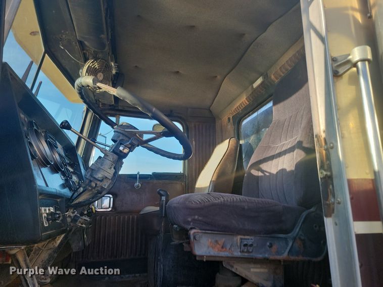 image for item LA9698 1988 Kenworth  W900 dump truck