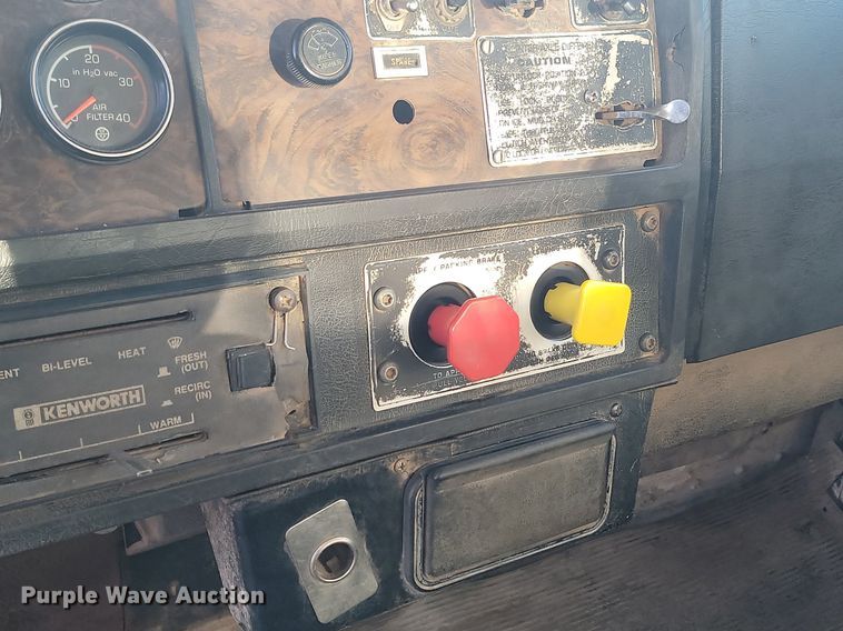 image for item LA9698 1988 Kenworth  W900 dump truck