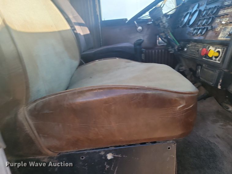 image for item LA9698 1988 Kenworth  W900 dump truck