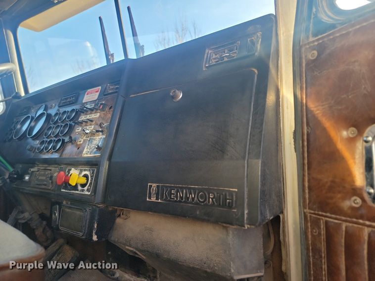 image for item LA9698 1988 Kenworth  W900 dump truck