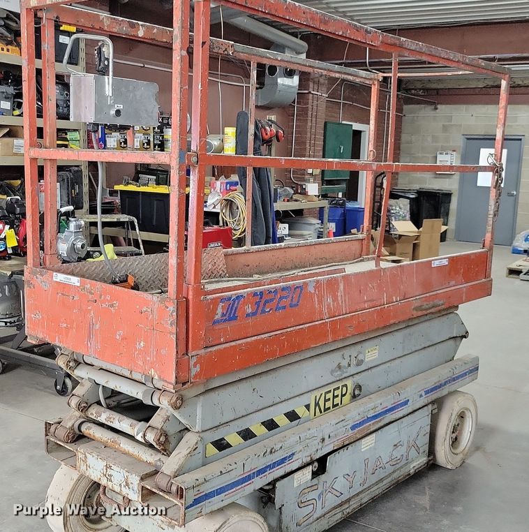 image for item LC9828 1996 Skyjack SJ3220 scissor lift