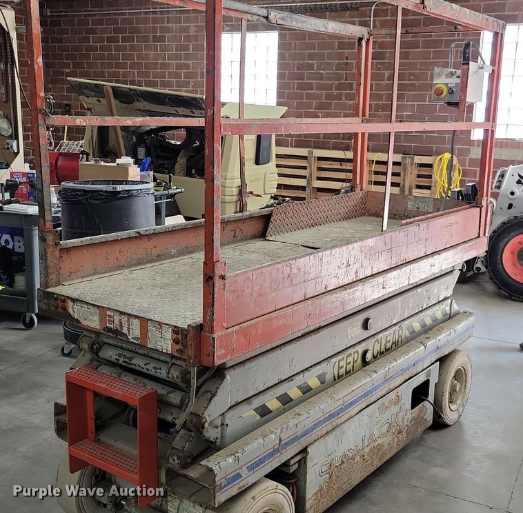 image for item LC9828 1996 Skyjack SJ3220 scissor lift