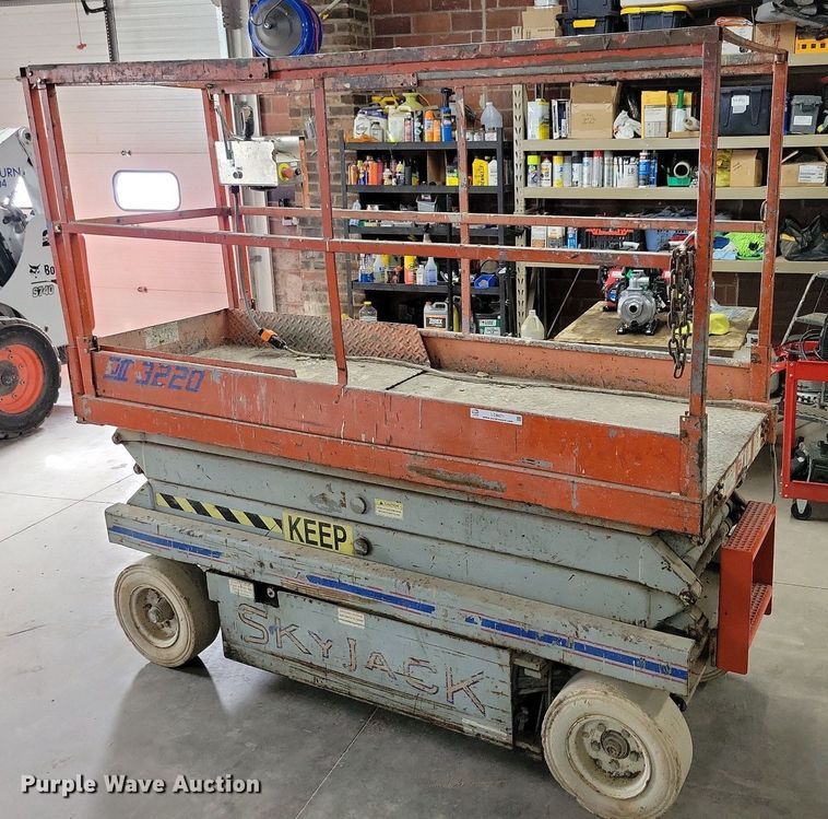 image for item LC9828 1996 Skyjack SJ3220 scissor lift