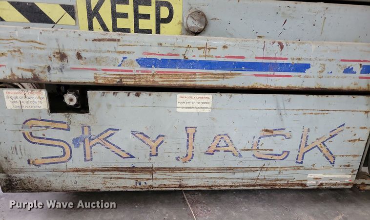 image for item LC9828 1996 Skyjack SJ3220 scissor lift