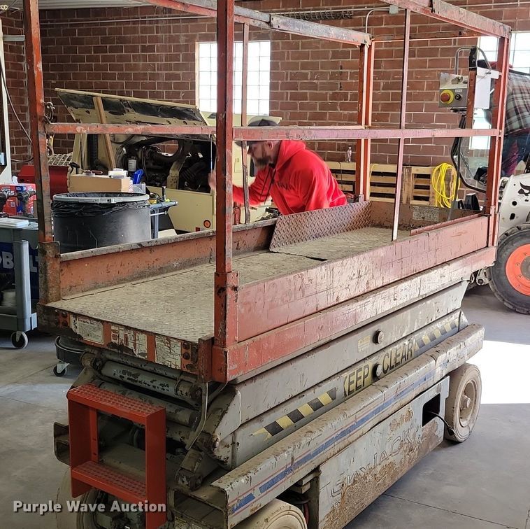 image for item LC9828 1996 Skyjack SJ3220 scissor lift
