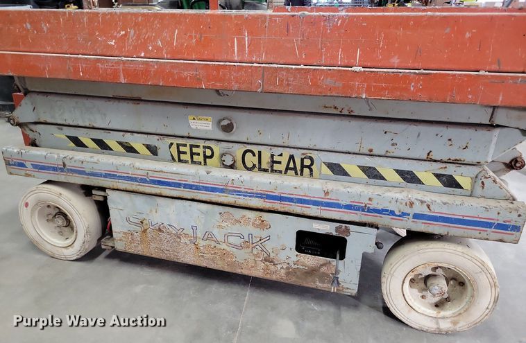 image for item LC9828 1996 Skyjack SJ3220 scissor lift