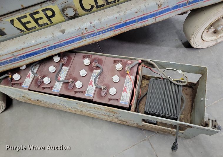 image for item LC9828 1996 Skyjack SJ3220 scissor lift