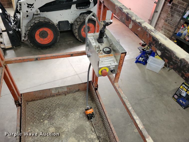 image for item LC9828 1996 Skyjack SJ3220 scissor lift