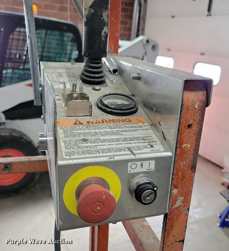 image for item LC9828 1996 Skyjack SJ3220 scissor lift